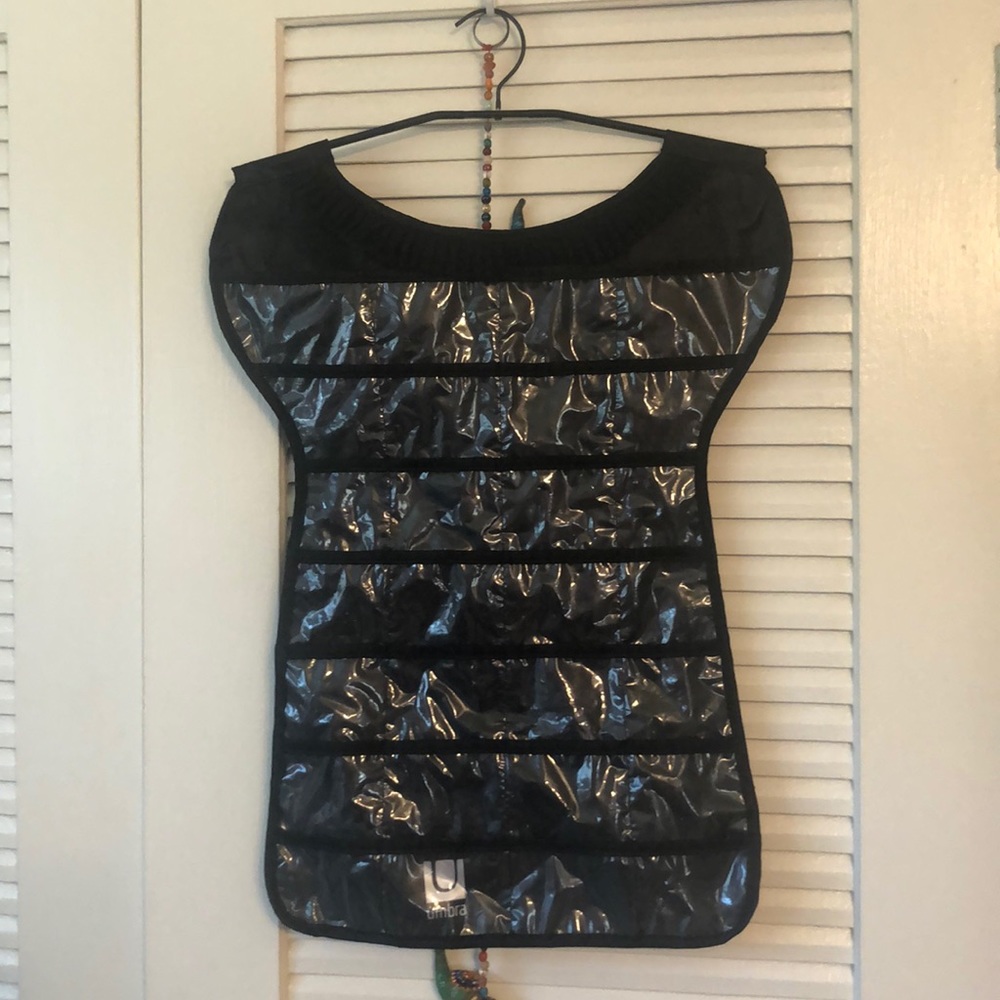 Umbra jewelry hanger
